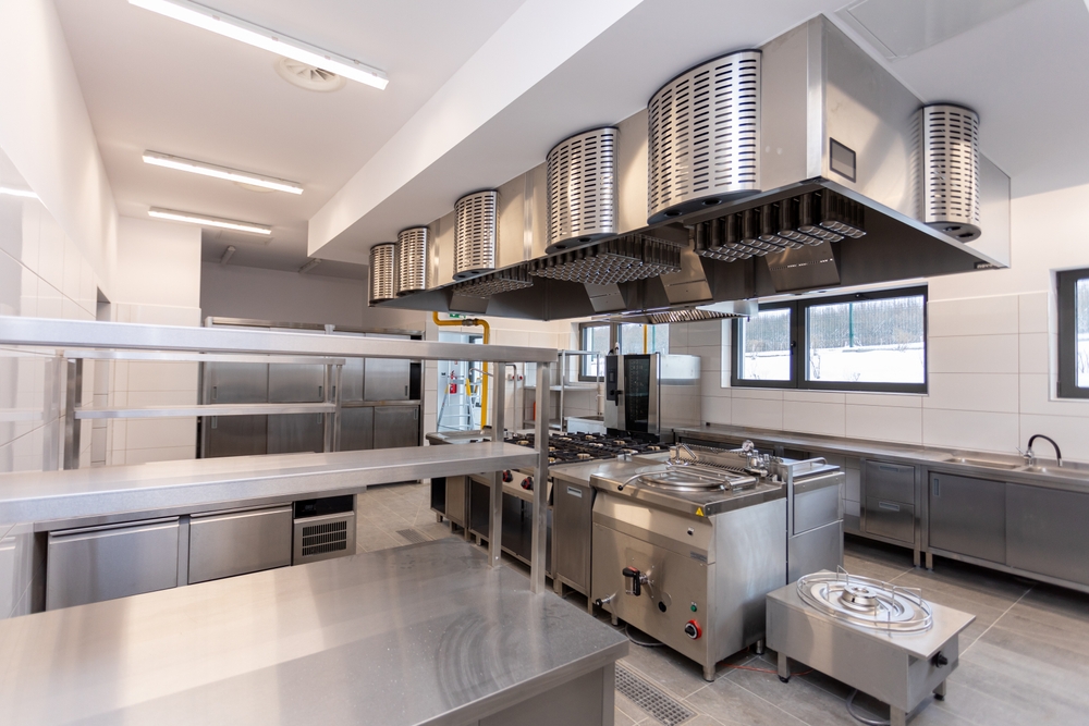 Modern,Kitchen,With,Stainless,Steel,,Efficient,Layout,,And,Bright,,Inviting